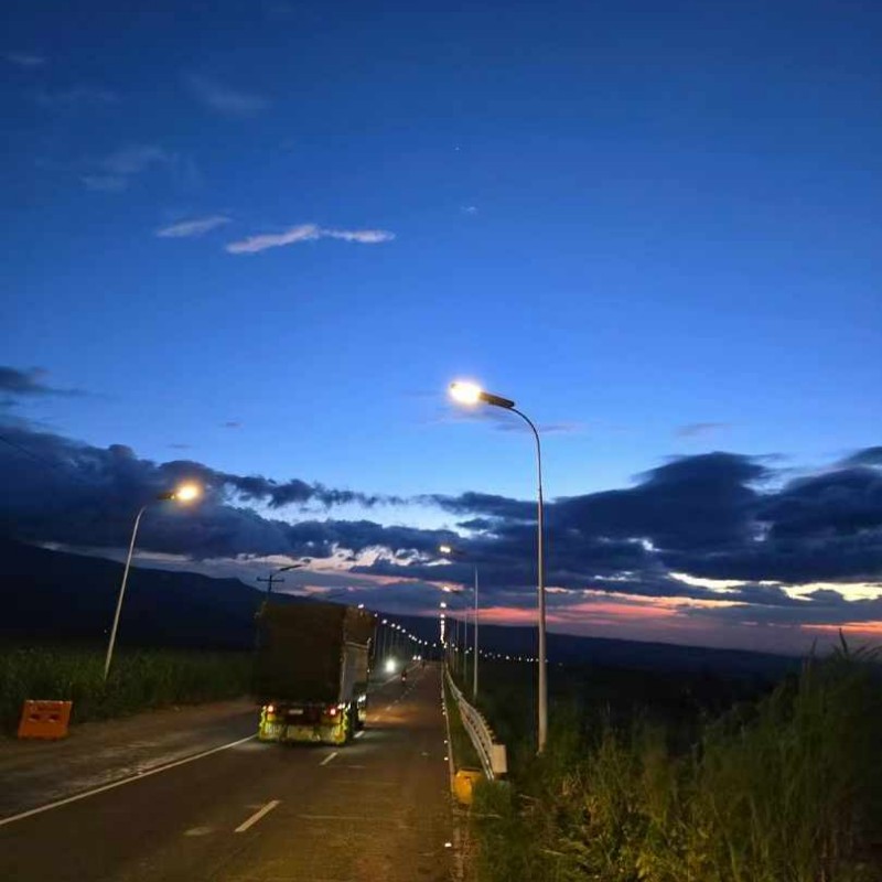道路路灯为什么大多数都是暖色的？